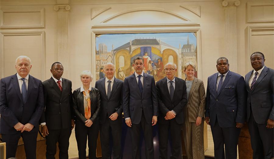 Le Bureau de l'AHJUCAF réuni à Paris le 27 novembre 2025 dans la chambre sociale de la Cour de cassation